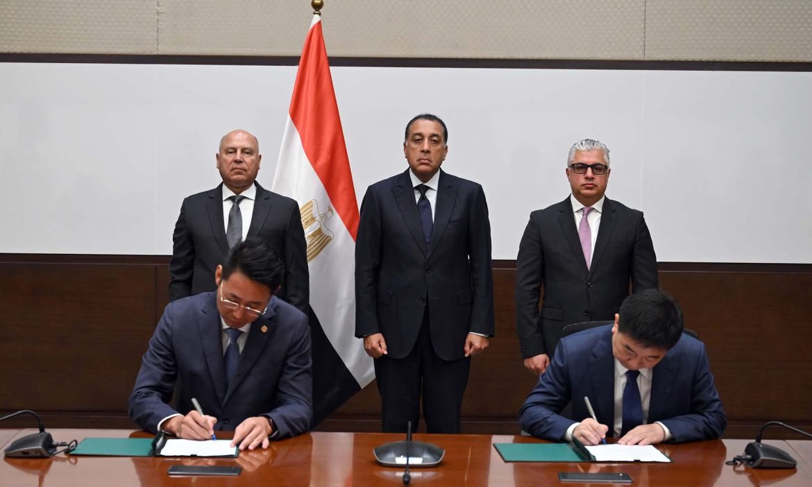 رئيس الوزراء يشهد توقيع عقد إنشاء مصنع مجموعة سايلون الصينية للإطارات بـ "اقتصادية قناة السويس"