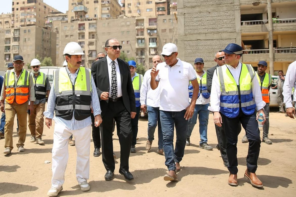 وزير قطاع الأعمال العام يتفقد مشروع إنشاء مجمع مدارس تنفذه شركة النصر للمقاولات بالجيزة