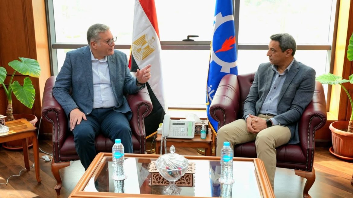وزير البترول يلتقي محافظ السويس لبحث سبل التعاون المشترك