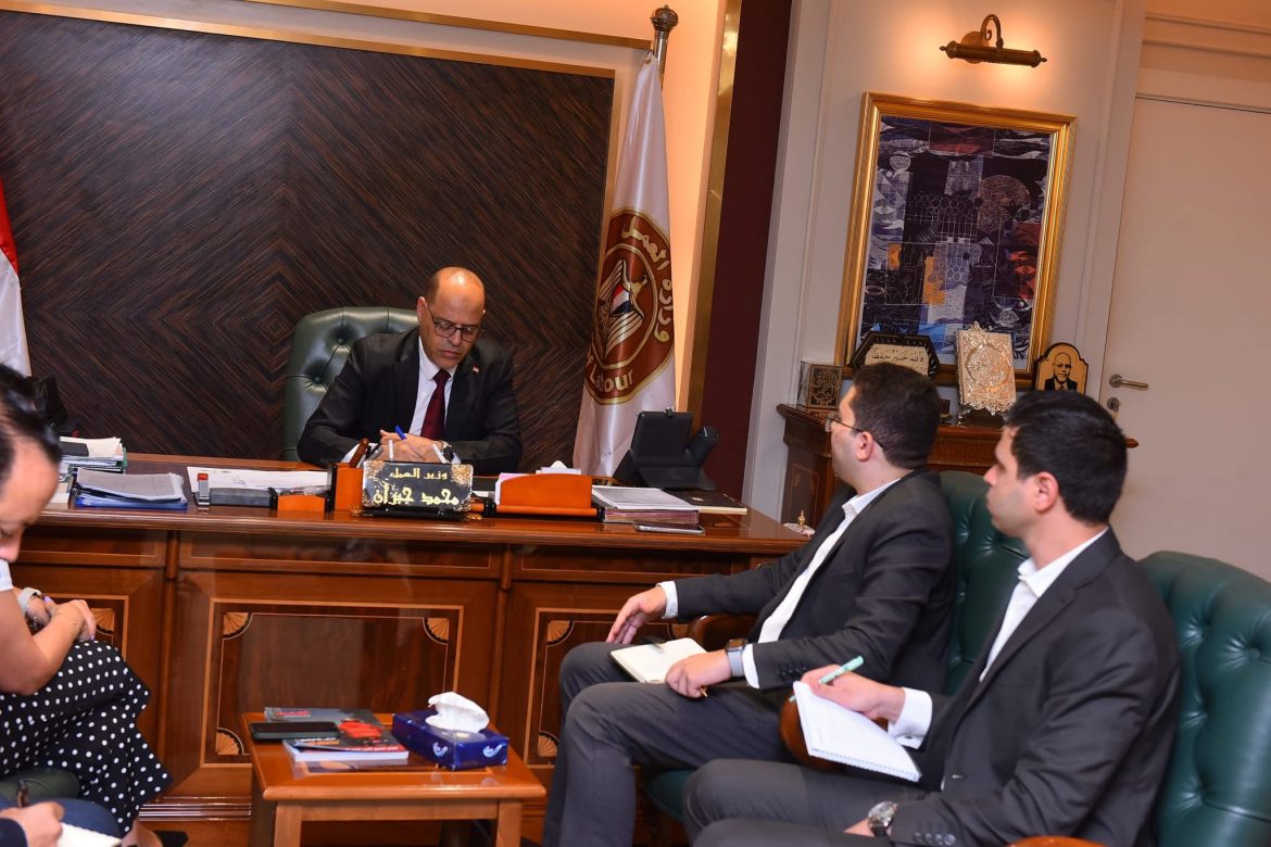 وزير العمل يلتقي وفدًا من شركة ماجنت بلتون للحلول الإدارية