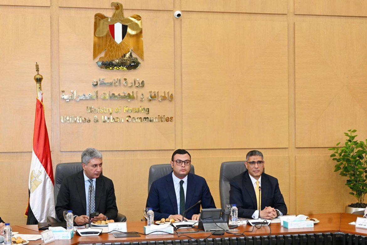 وزيرا الإسكان والسياحة يتابعون تطوير المنطقة الواقعة بين مطار سفنكس الدولي ومنطقة هرم سقارة