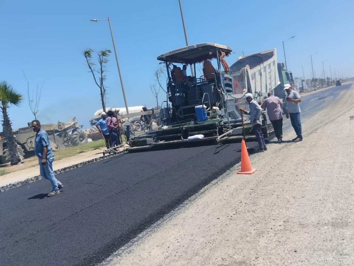 وزير الإسكان: دفع العمل بمشروعات تطوير الطرق والبنية الأساسية ووحدات "ديارنا" بدمياط الجديدة