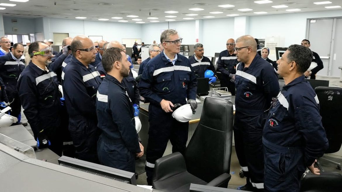 وزير البترول يتفقد مصفاة تكرير ميدور لمتابعة أعمال التطوير والتحديث والتوسعات الجديدة وزير البترول يتفقد مصفاة تكرير ميدور لمتابعة أعمال التطوير والتحديث والتوسعات الجديدة