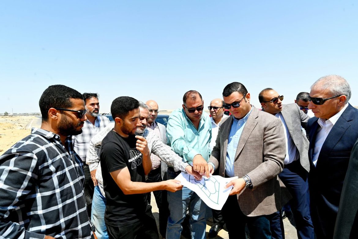 وزير الإسكان يتفقد مشروعات تنفيذ شبكات المرافق بمنطقة جنيفة بمدينة الشروق وزير الإسكان يتفقد مشروعات تنفيذ شبكات المرافق بمنطقة جنيفة بمدينة الشروق