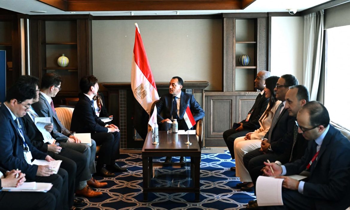 رئيس الوزراء يلتقى وزير الأراضي والبنية التحتية والسياحة والنقل الياباني