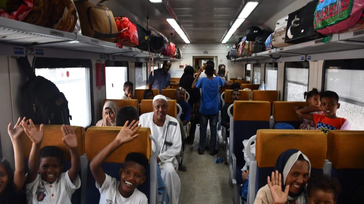 هيئة سكك حديد مصر: تسيير القطار السابع لعودة الأشقاء السودانيين إلى وطنهم