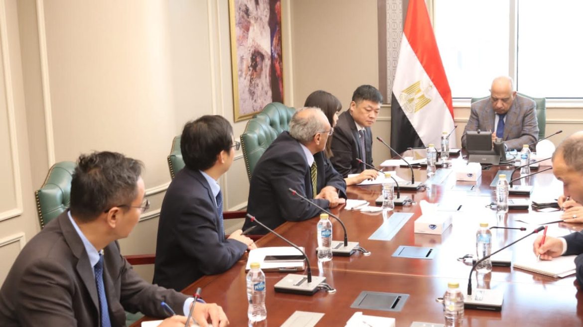 وزير الكهرباء يبحث مع تشاينا إنيرجي سبل دعم وتعزيز التعاون والشراكة في مجالات الطاقة المتجددة