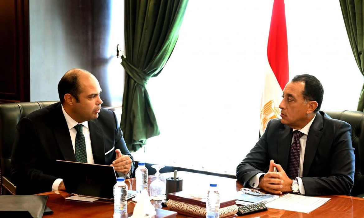 رئيس الوزراء يتابع مع رئيس جهاز حماية المنافسة عددا من ملفات العمل