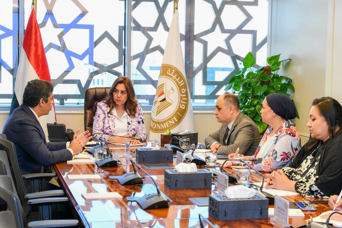 وزيرة التنمية المحليه: الوزارة حريصة على تشجيع الاستثمار في مصانع تدوير المخلفات وتهيئة المناخ الداعم للاستثمار البيئي