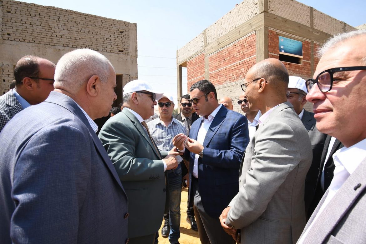 وزير الإسكان يتفقد مشروع السوق الحضارية بمدينة القاهرة الجديدة وزير الإسكان يتفقد مشروع السوق الحضارية بمدينة القاهرة الجديدة