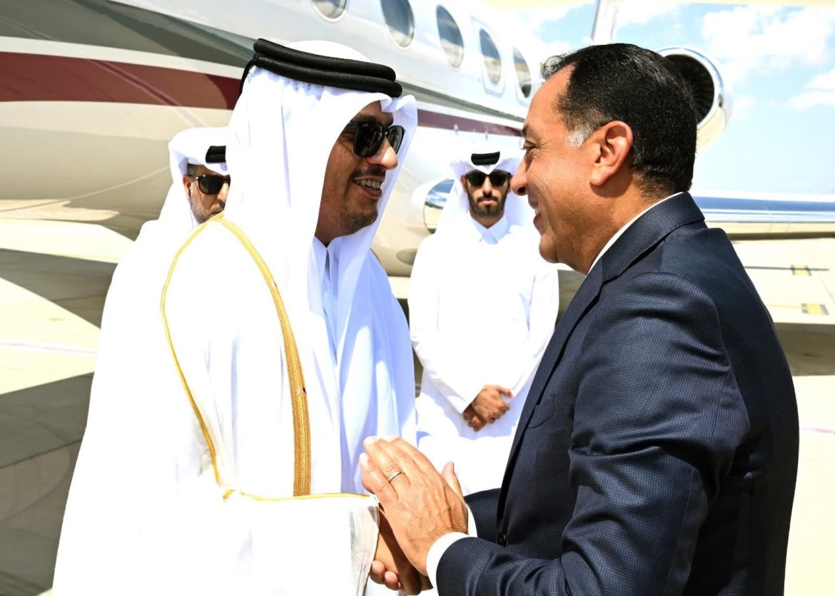رئيس الوزراء يستقبل رئيس الوزراء ووزير الخارجية بدولة قطر بمطار العلمين الدولي رئيس الوزراء يستقبل رئيس الوزراء ووزير الخارجية بدولة قطر بمطار العلمين الدولي