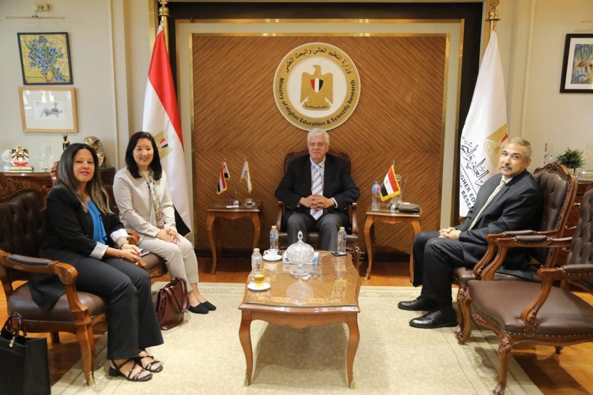 وزير التعليم العالي يناقش سبل تعزيز التعاون مع برنامج الأمم المتحدة الإنمائي في مصر