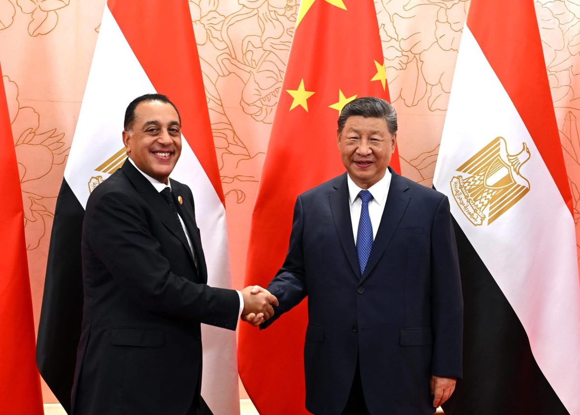 الرئيس الصيني يستقبل رئيس الوزراء بقصر الضيافة بمدينة "تيانجبن"