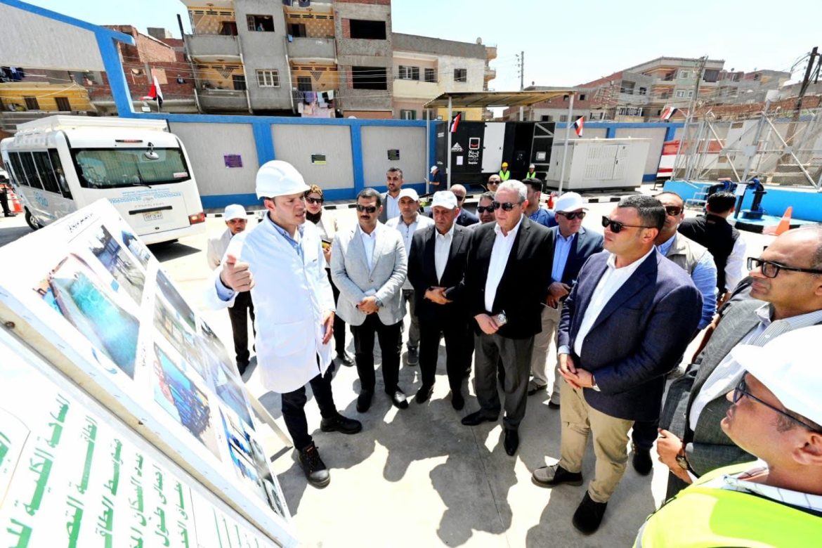 وزير الإسكان ومحافظ الغربية يتفقدان محطة مياه سندبسط الإرتوازية