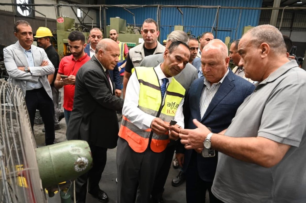 وزير الصناعة يتفقد موقع مجمع مرغم 3 الجاري إنشاؤه بمحافظ الإسكندرية وزير الصناعة يتفقد موقع مجمع مرغم 3 الجاري إنشاؤه بمحافظ الإسكندرية