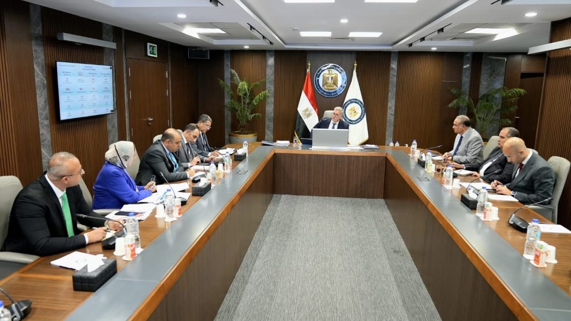 وزير البترول يؤكد على أهمية دور الشركة العامة للبترول في دعم الاقتصاد القومي وزيادة الإنتاج