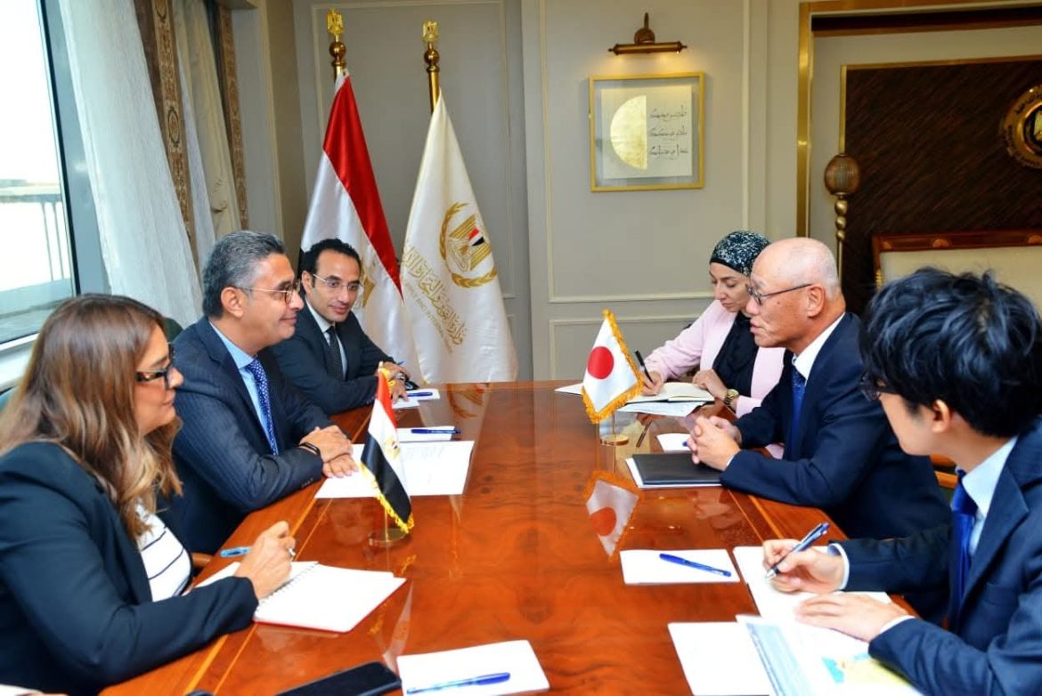 وزير التموين يبحث تطوير منظومة الدعم والتحول الرقمي مع السفير الياباني بالقاهرة