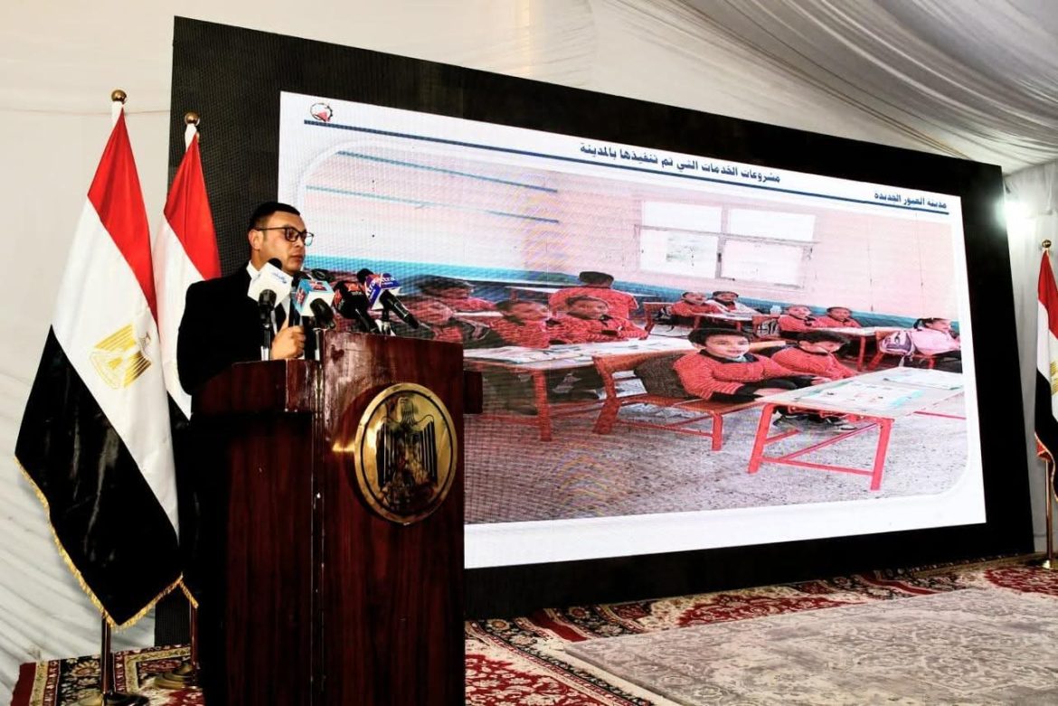 وزير الإسكان يُسلم عقود وحدات مبادرة سكن لكل المصريين بمدينة العبور الجديدة