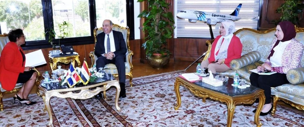 وزير الطيران المدني يلتقي بسفيرة الدومينيكان لبحث التعاون المشترك وزير الطيران المدني يلتقي بسفيرة الدومينيكان لبحث التعاون المشترك