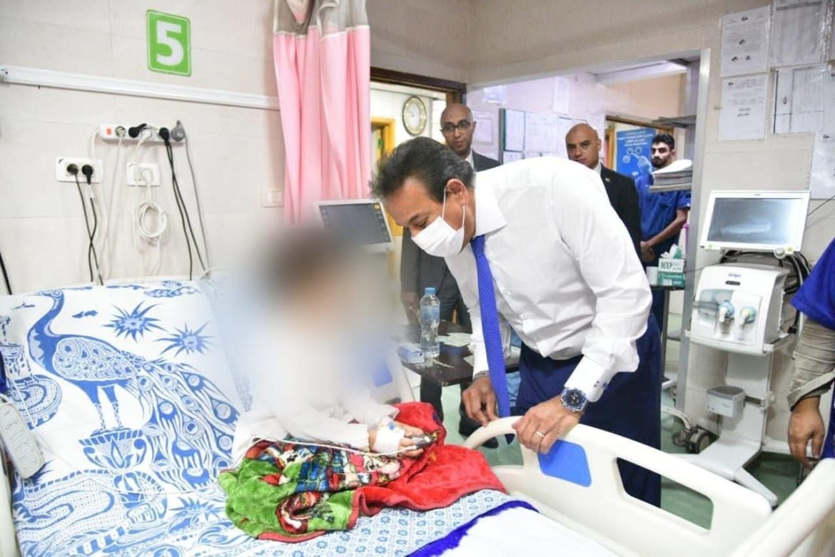 وزير الصحة: يطالب بزيادة الأطباء وإنهاء عقود شركتي النظافة والأمن لمستشفى الهرم