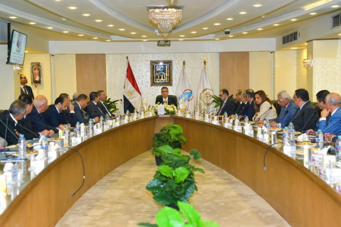 وزير التموين: الاهتمام بضمان جودة الزيوت في الأسواق من محاولات الغش التجاري وزير التموين: الاهتمام بضمان جودة الزيوت في الأسواق من محاولات الغش التجاري