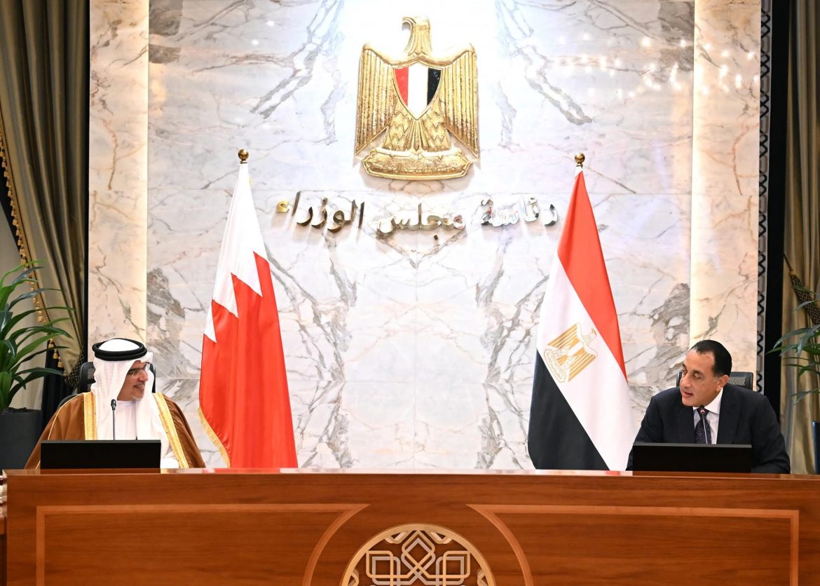 رئيس الوزراء يبحث مع ولي عهد البحرين سبل تعزيز التعاون في الملفات المشتركة