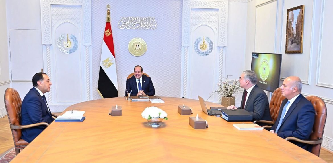 السيسي يبحث تعزيز حجم الاستثمارات في قطاع البترول السيسي يبحث تعزيز حجم الاستثمارات في قطاع البترول