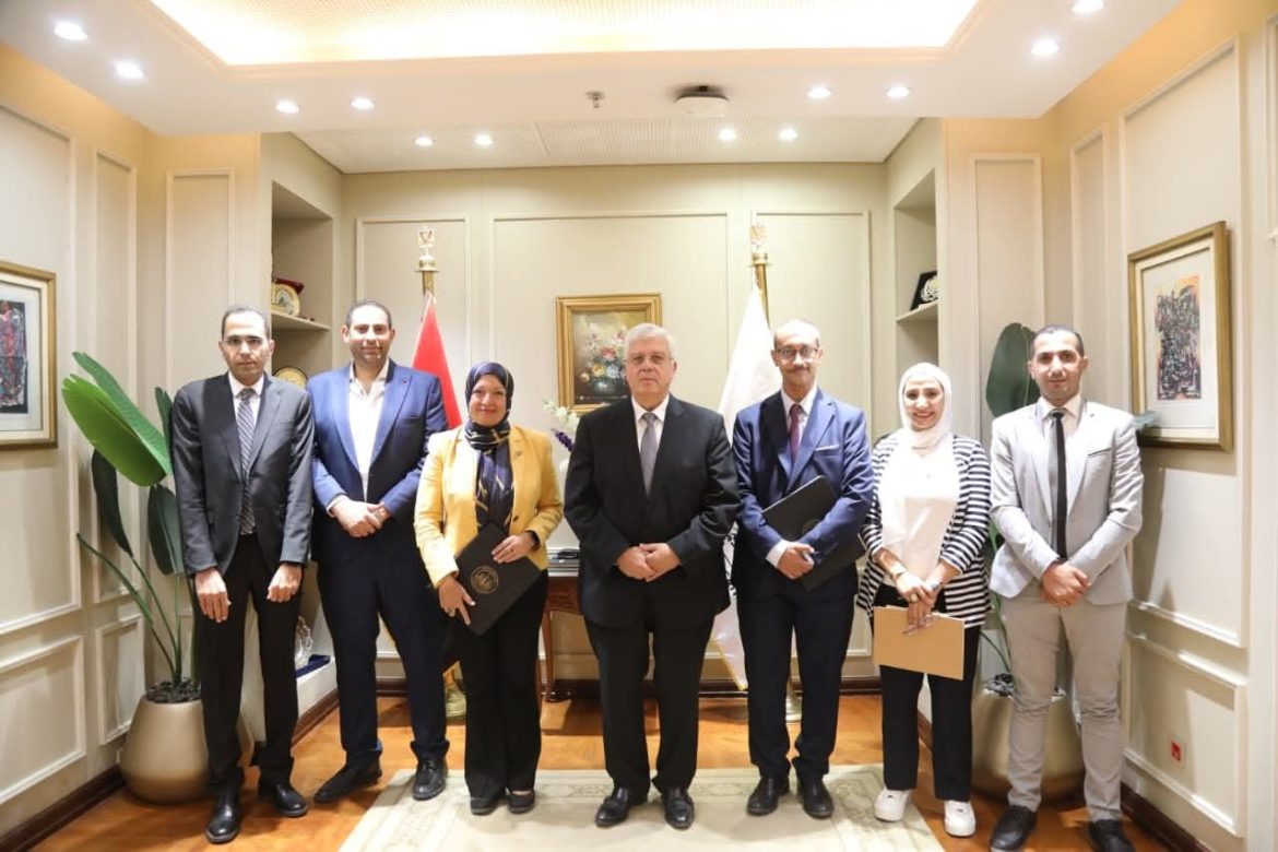 وزير التعليم العالي يشهد توقيع بروتوكول لمشروعات تطوير التعليم التكنولوجي