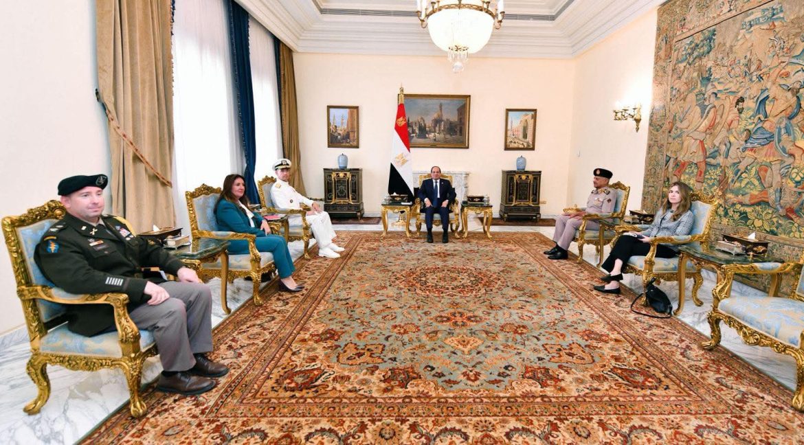 السيسي يبحث تعزيز التعاون الأمني والدفاعي الوثيق بين مصر وأمريكا