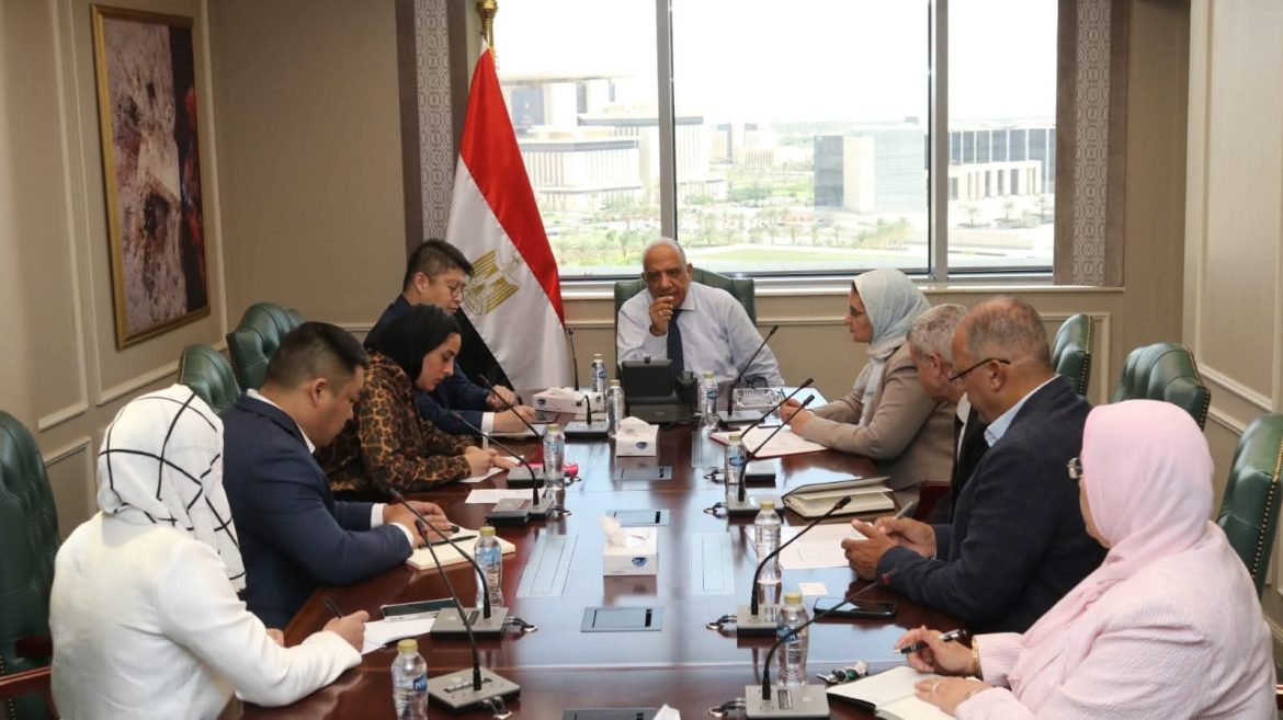 وزير الكهرباء يبحث مع شركة صن ريف سولار الصينية التعاون في مجالات الطاقة المتجددة وزير الكهرباء يبحث مع شركة صن ريف سولار الصينية التعاون في مجالات الطاقة المتجددة