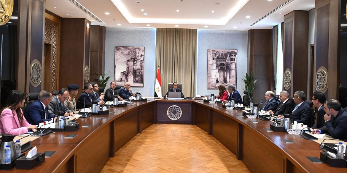 رئيس الوزراء: السياحة هو أسهل وأسرع قطاع يُمكن من خلاله توفير العملة الصعبة رئيس الوزراء: السياحة هو أسهل وأسرع قطاع يُمكن من خلاله توفير العملة الصعبة