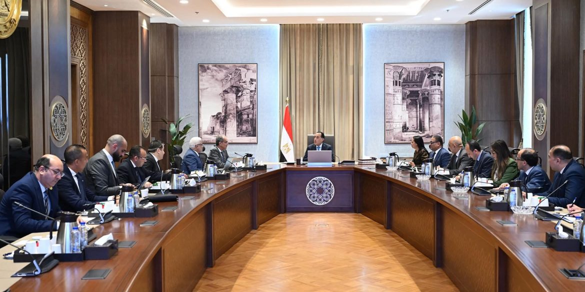 رئيس الوزراء يتابع تفعيل الربط الإلكتروني بين هيئة التأمين الاجتماعي والمرور رئيس الوزراء يتابع تفعيل الربط الإلكتروني بين هيئة التأمين الاجتماعي والمرور