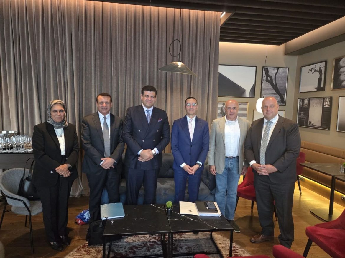 وزير الاستثمار يبحث التعاون في مجال مشروعات الطاقة المتجددة مع شركة Jan De Nul البلجيكية وزير الاستثمار يبحث التعاون في مجال مشروعات الطاقة المتجددة مع شركة Jan De Nul البلجيكية
