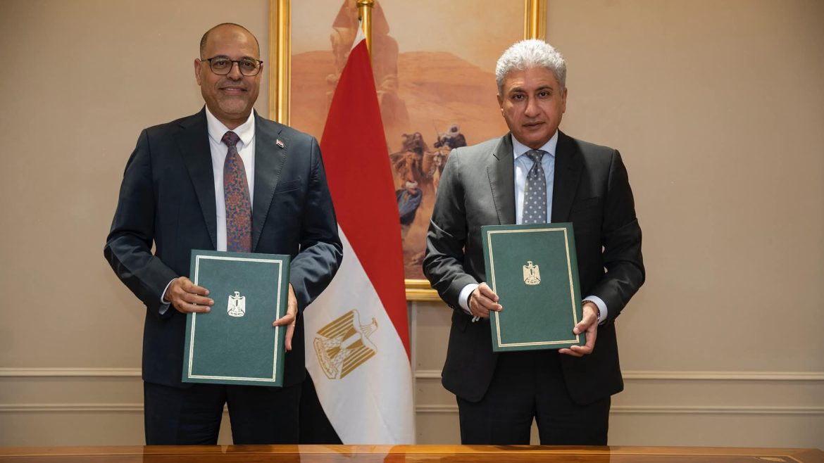 وزيرا السياحة والعمل يوقعان بروتوكول تعاون بشأن الترخيص لوحدات الإقامة الفندقية وزيرا السياحة والعمل يوقعان بروتوكول تعاون بشأن الترخيص لوحدات الإقامة الفندقية