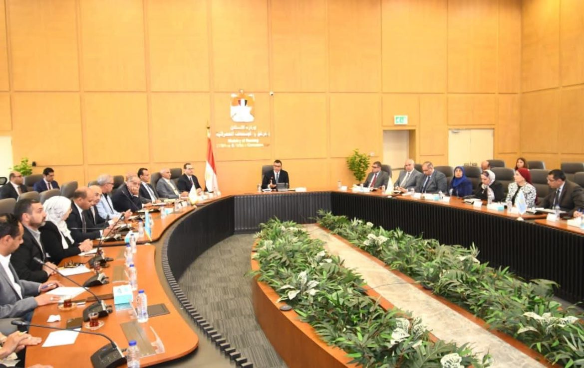 وزير الإسكان يتابع ملفات العمل بكل المدن ويصدر حزمة من التوجيهات وزير الإسكان يتابع ملفات العمل بكل المدن ويصدر حزمة من التوجيهات