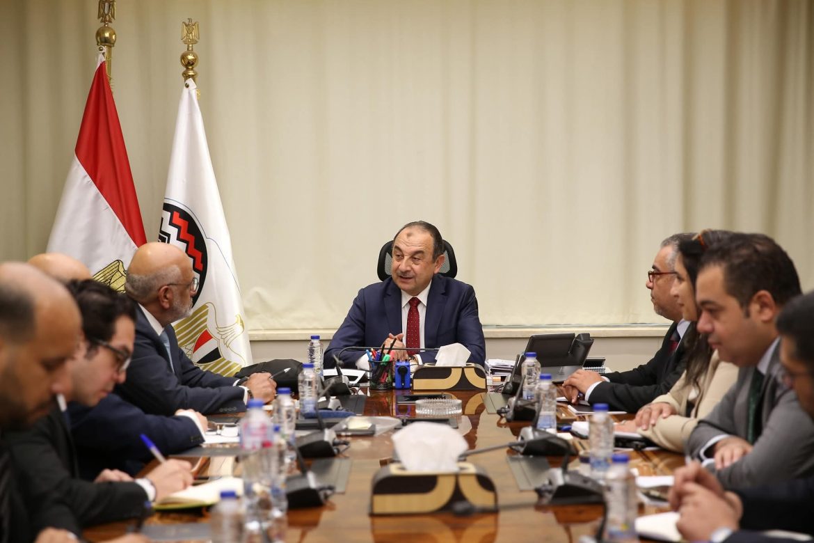 وزير قطاع الأعمال يبحث تعزيز التعاون المشترك مع وفداً من البنك الدولي وزير قطاع الأعمال يبحث تعزيز التعاون المشترك مع وفداً من البنك الدولي