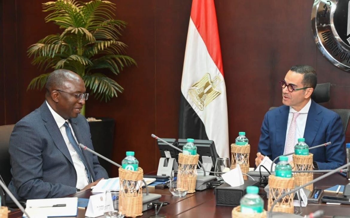 وزير الاستثمار يناقش سبل تعزيز التعاون بين مصر ومجموعة البنك الدولي وزير الاستثمار يناقش سبل تعزيز التعاون بين مصر ومجموعة البنك الدولي