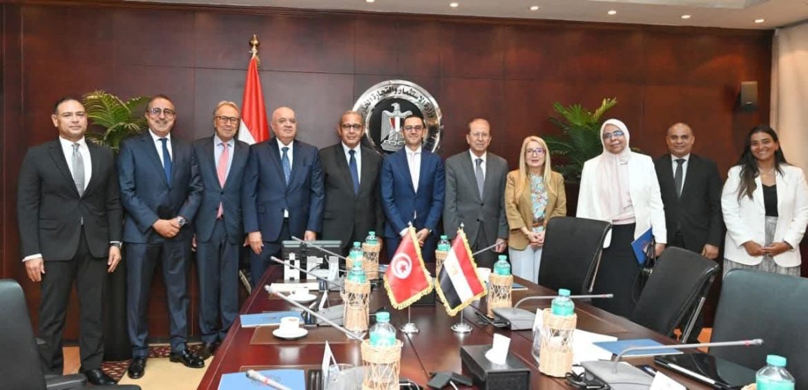 وزير الاستثمار يبحث تعزيز التعاون التجاري مع رئيس الاتحاد التونسي للصناعة وزير الاستثمار يبحث تعزيز التعاون التجاري مع رئيس الاتحاد التونسي للصناعة