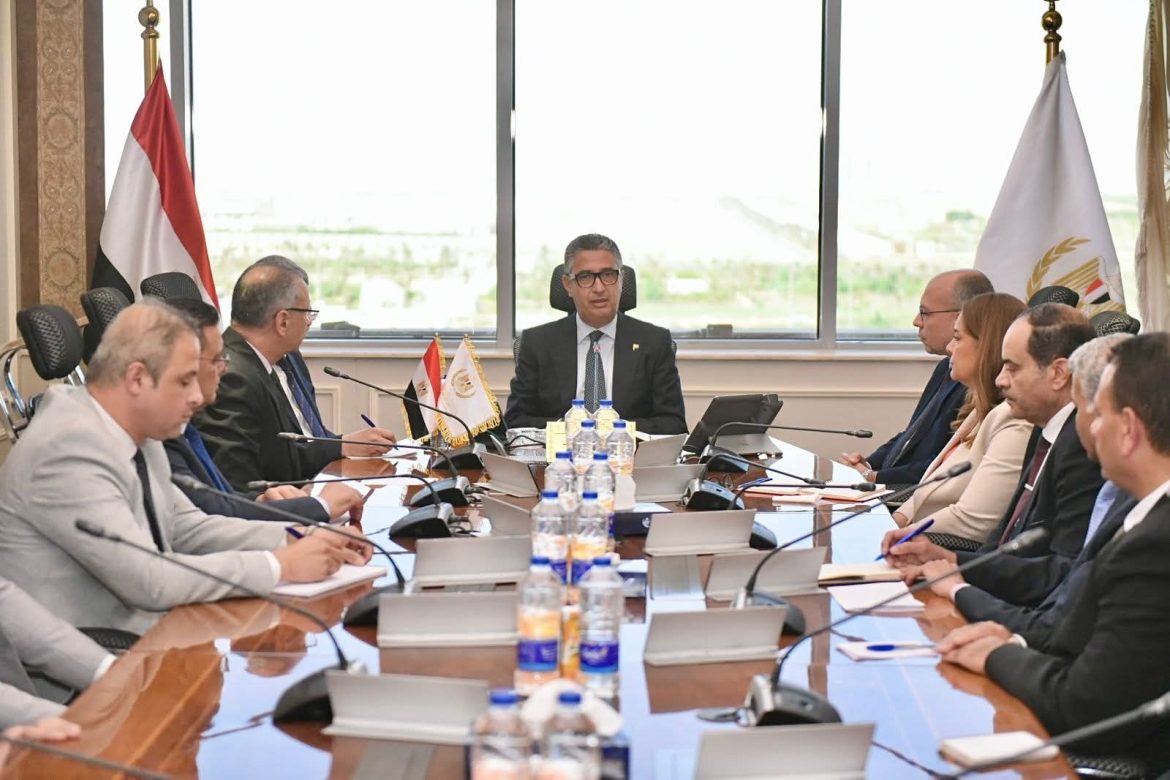 وزير التموين يجري حركة تنقلات لتعزيز الرقابة الميدانية على الأسواق وزير التموين يجري حركة تنقلات لتعزيز الرقابة الميدانية على الأسواق