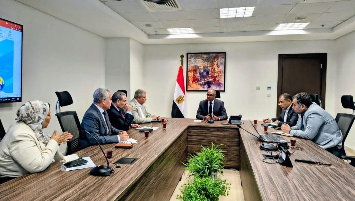 نائب وزير الإسكان يتابع موقف منظومة الصرف الصحي بمدينة دهب  نائب وزير الإسكان يتابع موقف منظومة الصرف الصحي بمدينة دهب