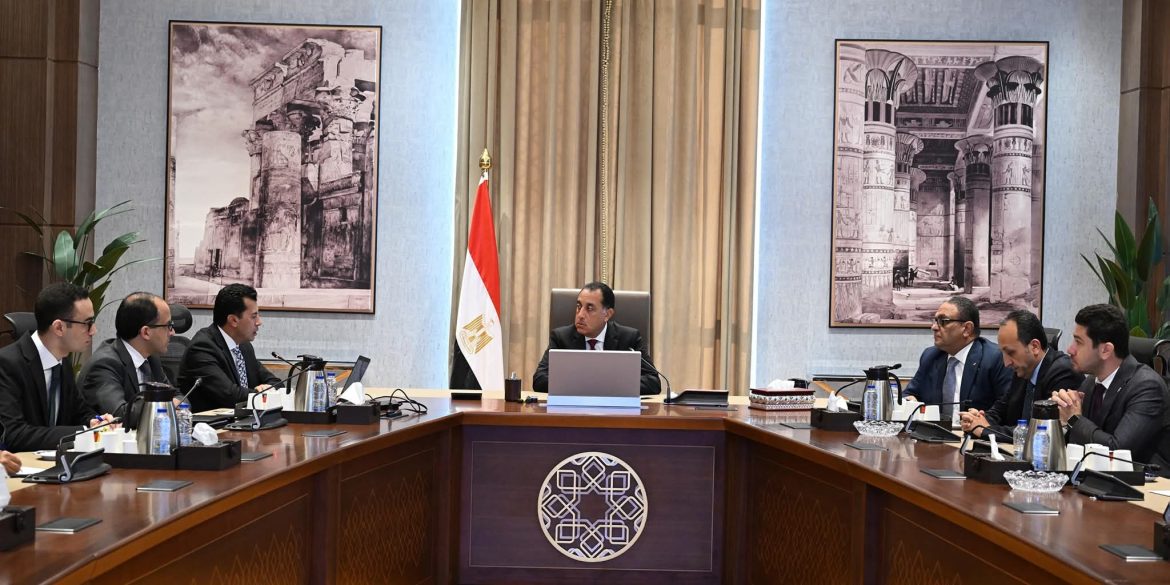 رئيس الوزراء يتابع مع وزير الشباب عددا من ملفات عمل الوزارة رئيس الوزراء يتابع مع وزير الشباب عددا من ملفات عمل الوزارة