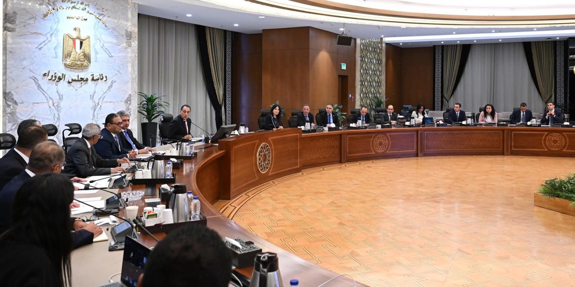 رئيس الوزراء يتابع استعدادات احتفالية افتتاح المتحف المصري الكبير رئيس الوزراء يتابع استعدادات احتفالية افتتاح المتحف المصري الكبير