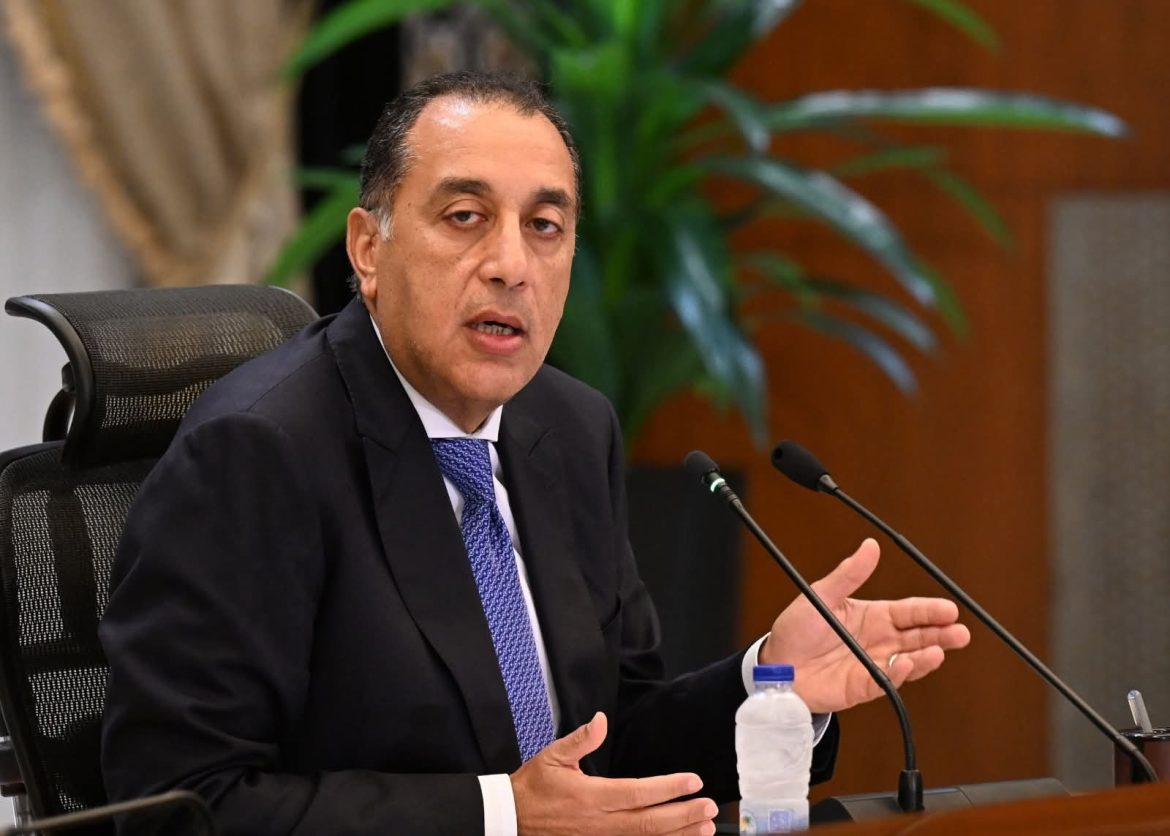 رئيس الوزراء يتفقد المشروعات الجارية لتطوير المنطقة المحيطة بالمتحف المصري الكبير رئيس الوزراء يتفقد المشروعات الجارية لتطوير المنطقة المحيطة بالمتحف المصري الكبير