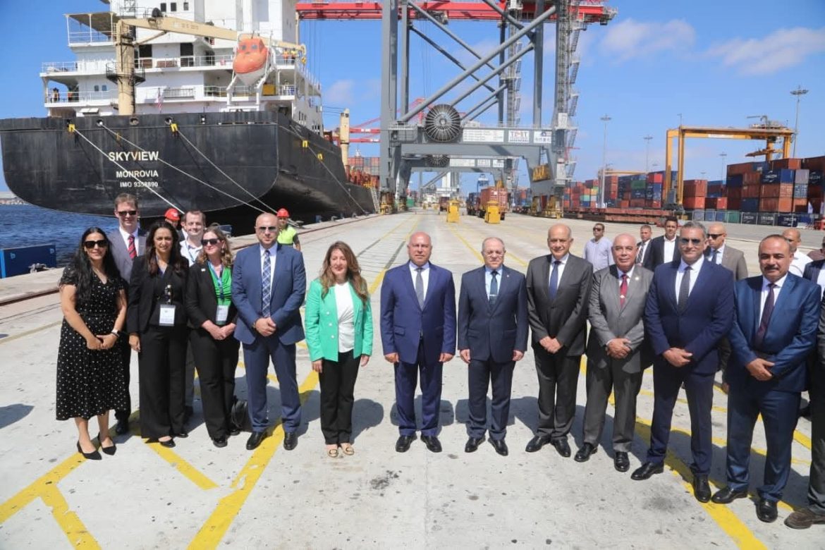 وزير الصناعة يعقد مؤتمرًا صحفيًا بمحطة تحيا مصر متعددة الأغراض بميناء الأسكندرية