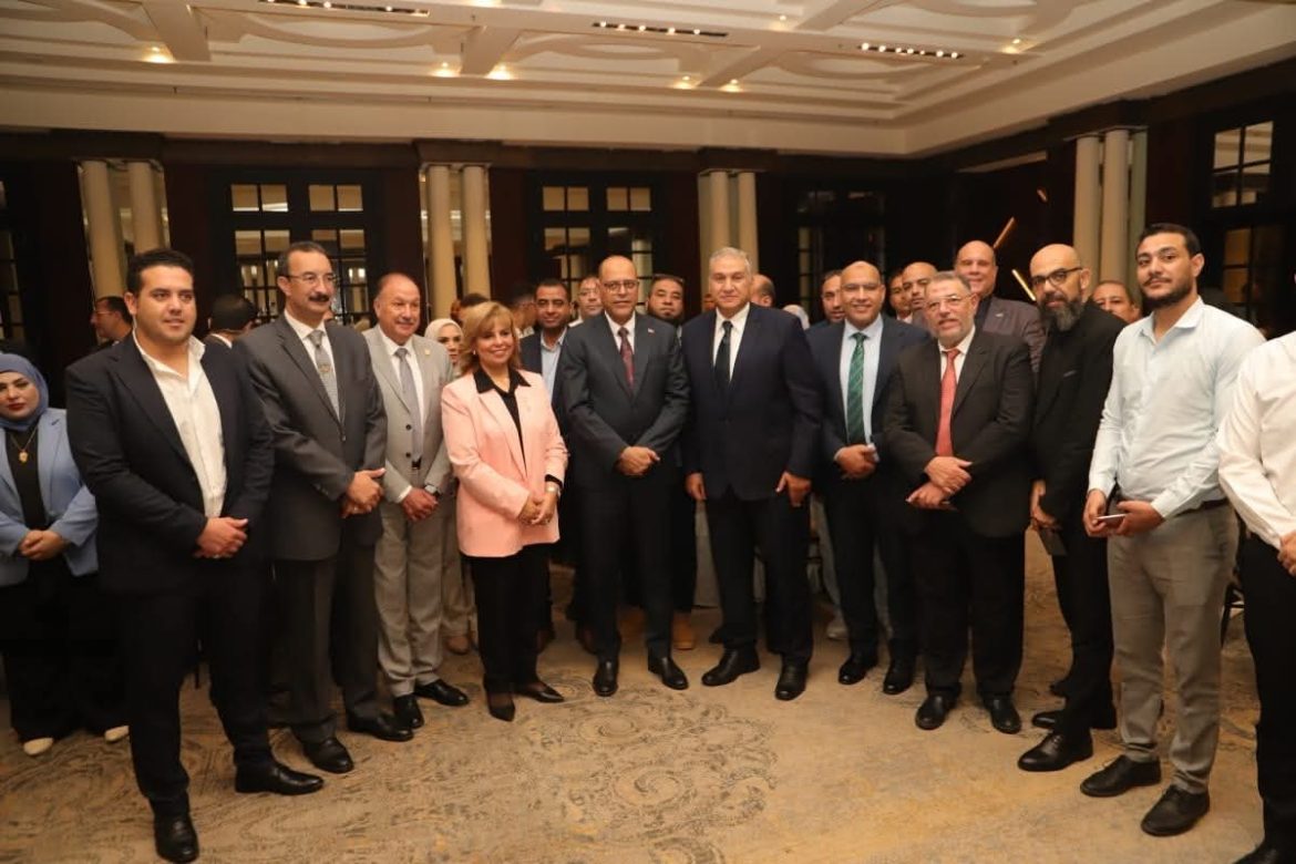 وزير العمل يفتتح ورشة تثقيفية عن قانون العمل الجديد ومبادئ السلامة والصحة المهنية وزير العمل يفتتح ورشة تثقيفية عن قانون العمل الجديد ومبادئ السلامة والصحة المهنية