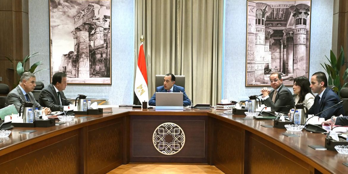 رئيس الوزراء يتابع لتطبيق منظومة التأمين الصحي الشامل بالمحافظات  رئيس الوزراء يتابع لتطبيق منظومة التأمين الصحي الشامل بالمحافظات