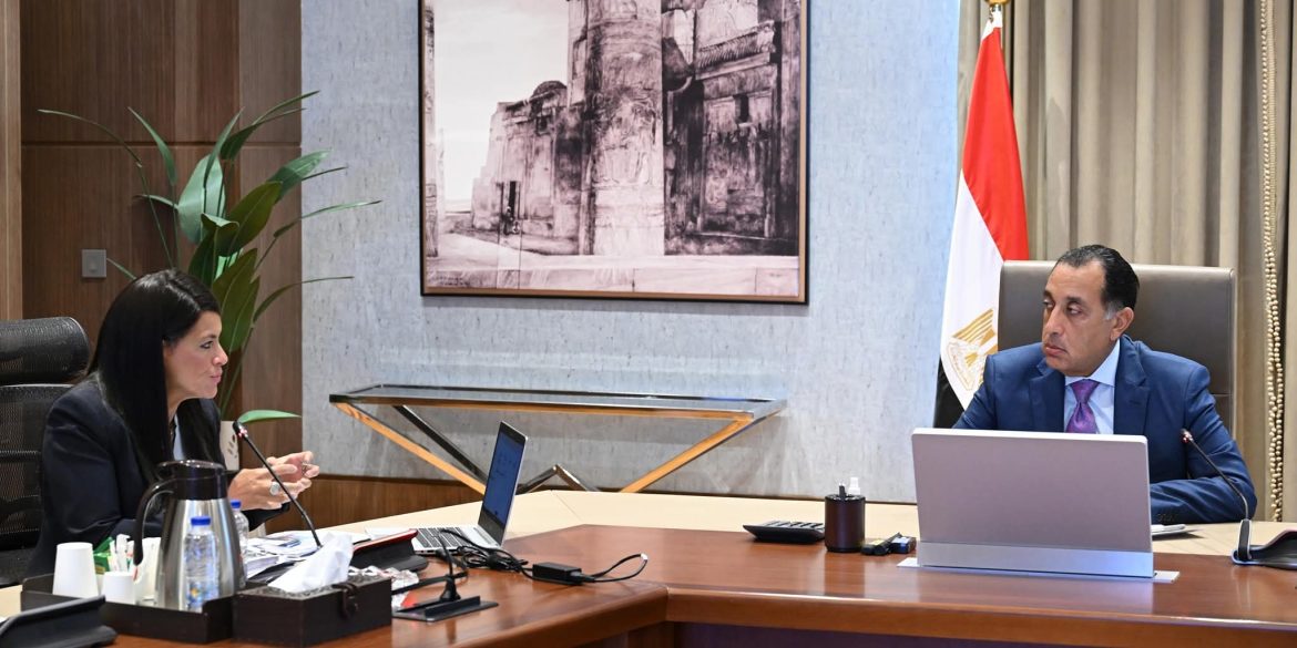 رئيس الوزراء يستعرض جهود حوكمة الاستثمارات العامة في العام المالي 2024– 2025