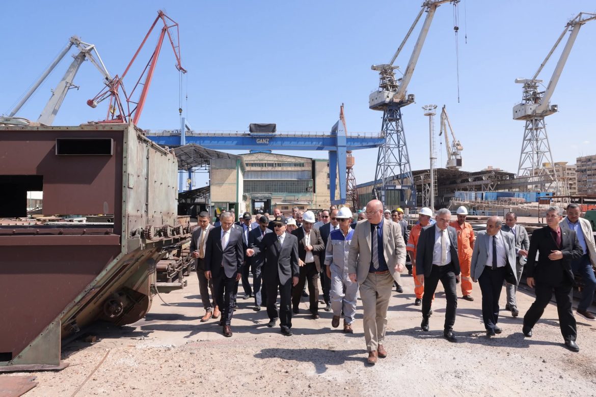 رئيس هيئة قناة السويس: لأول مرة بناء معديات تعمل بالطاقة النظيفة بخبرات مصرية