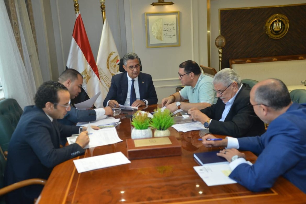 وزير التموين متطلبات المواطنين في المجالات ذات الصلة بالتموين مع أعضاء مجلسي النواب والشيوخ وزير التموين متطلبات المواطنين في المجالات ذات الصلة بالتموين مع أعضاء مجلسي النواب والشيوخ