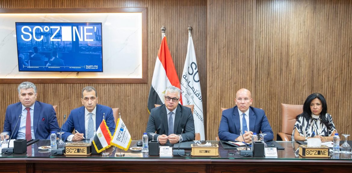 رئيس اقتصادية قناة السويس يناقش التعاون المشترك في مشروعات الرقمنة والبنية التحتية مع وفد البنك الأوروبي